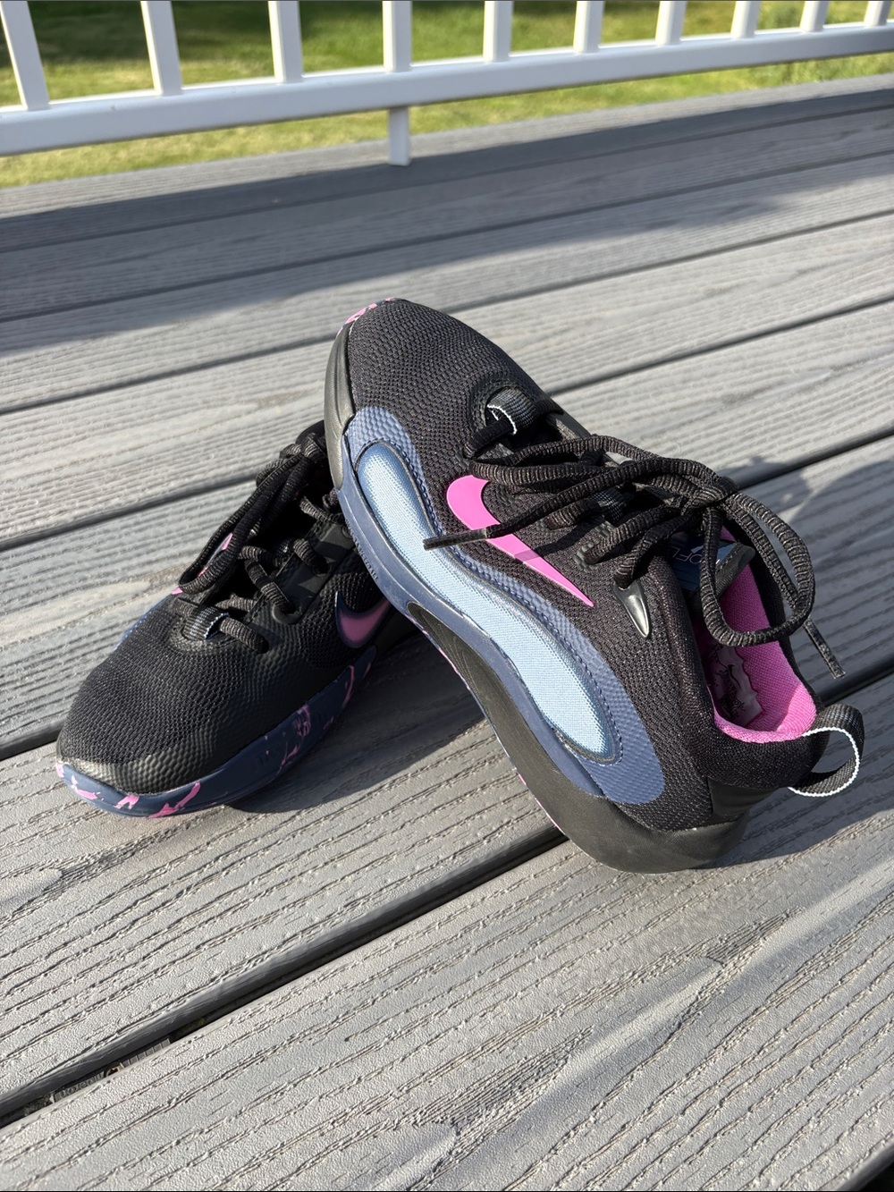 Nike IsoFly Girl’s Black Midnight Navy Pink